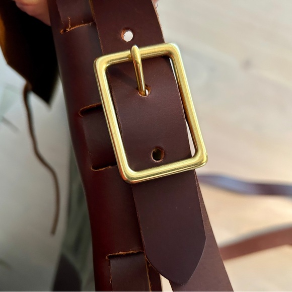 Handcrafted leather backpack with brass colored hardware - Picture 4 of 8